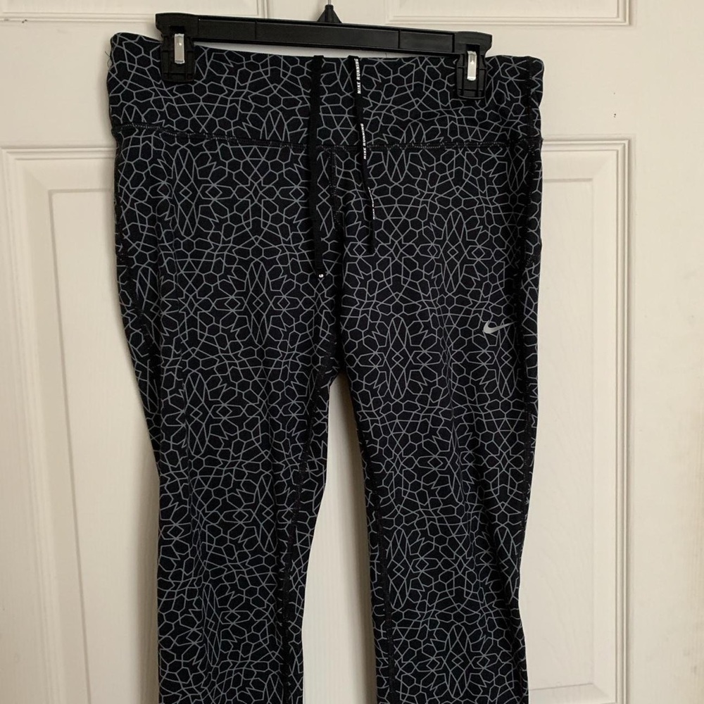 Nike Geometric Active Womens Workout Capris - Size L